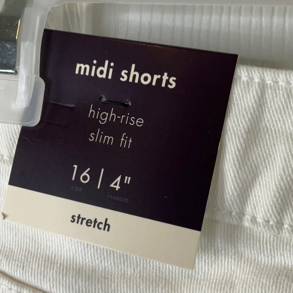 Ava & Viv - Women's High Rise Midi Shorts - White Various Sizes - Picture 11 of 11